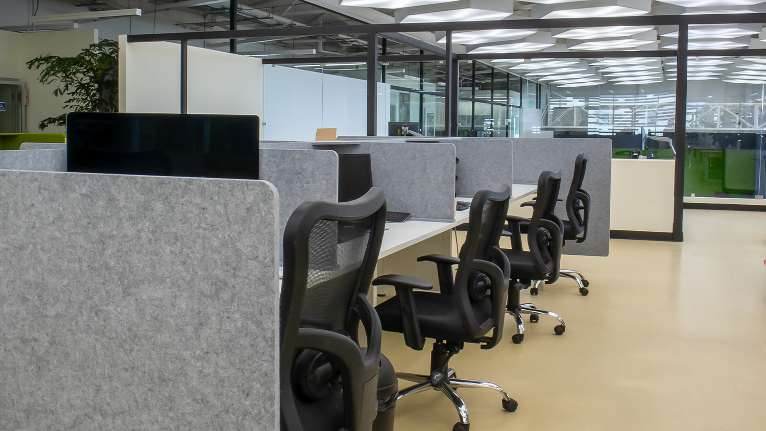 Mobiliario para call centers y espacios de alta circulación.