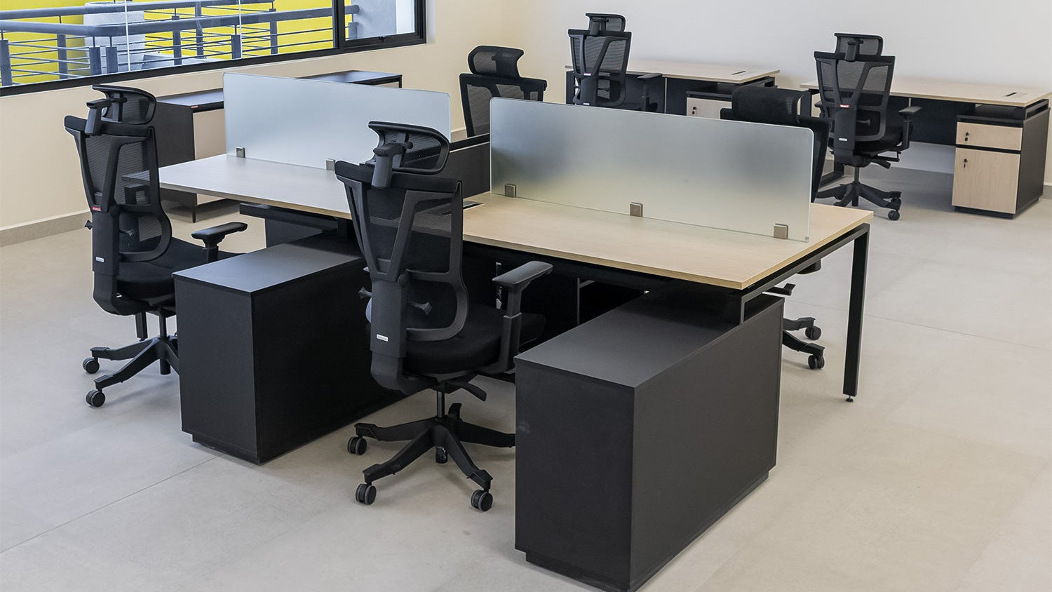 Estaciones de trabajo y oficinas.